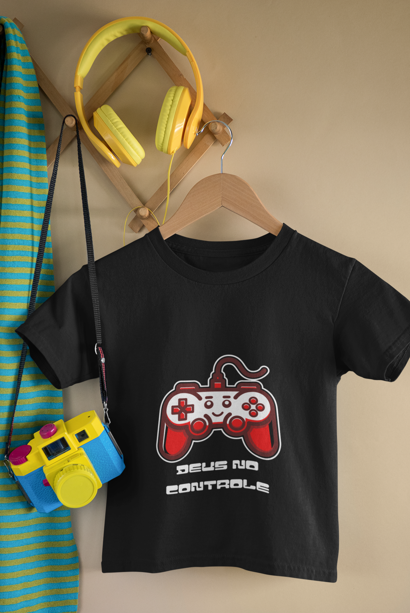 Camiseta Infantil Deus no controle 2